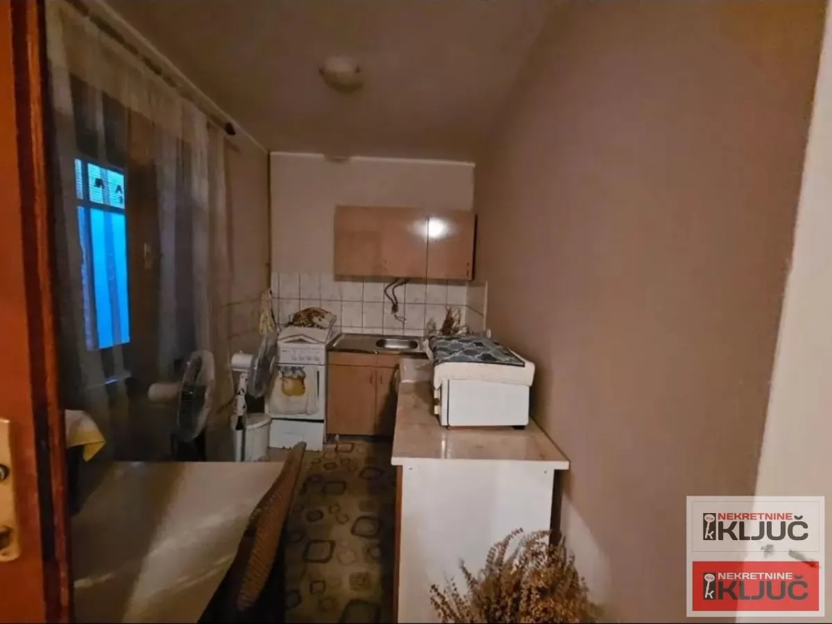 VETERNIK, 95m2, kuća plus pomoćni objekti na placu 615 m2 10