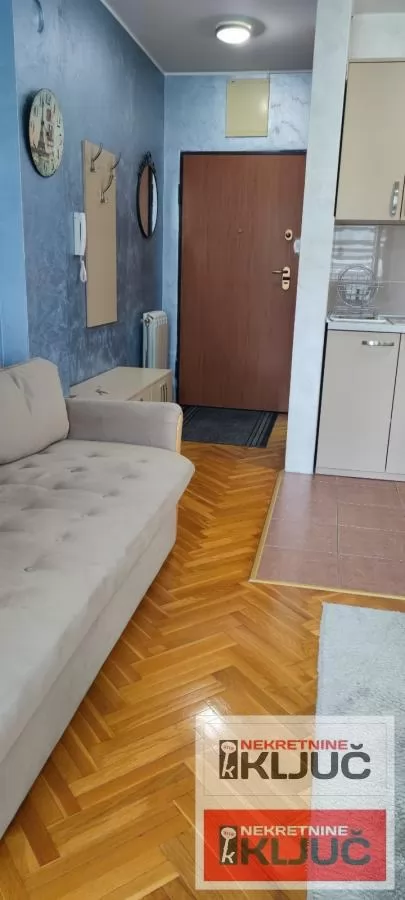 BULEVAR OSLOBOĐENJA IZADAJE SE JEDNOSOBAN NAMEŠTEN STAN 2