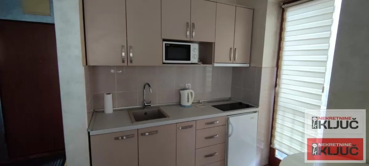 BULEVAR OSLOBOĐENJA IZADAJE SE JEDNOSOBAN NAMEŠTEN STAN 4