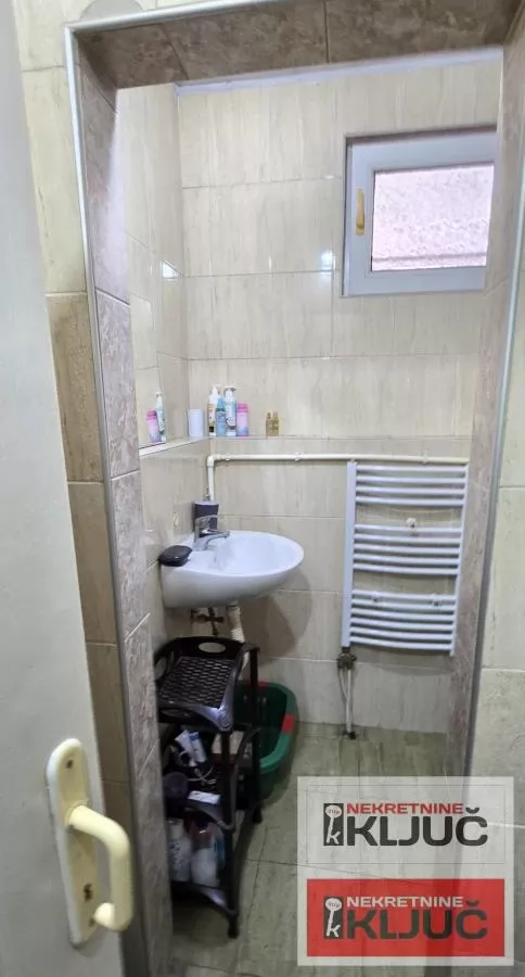 SOCIJALNO IZDAJE SE JEDNOSOBAN NAMEŠTEN STAN 11