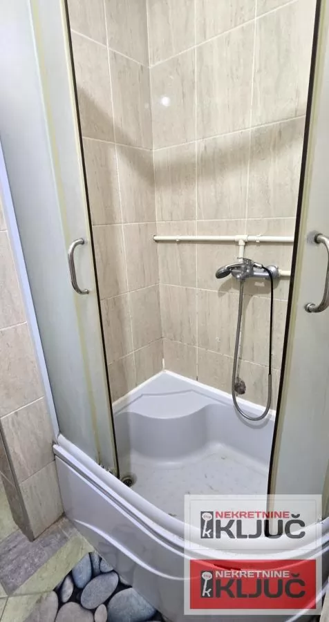 SOCIJALNO IZDAJE SE JEDNOSOBAN NAMEŠTEN STAN 12