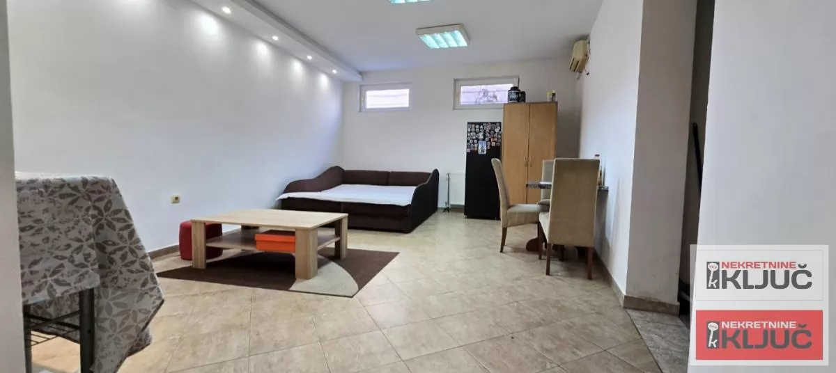 SOCIJALNO IZDAJE SE JEDNOSOBAN NAMEŠTEN STAN 3