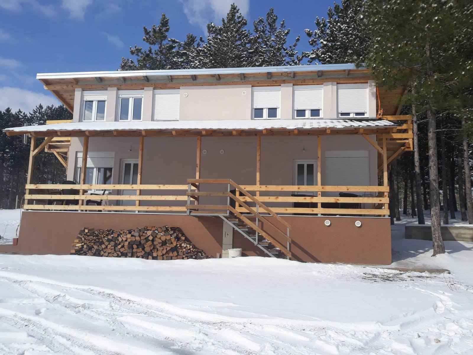 Prodajem vikendicu Divcibare Tometino Polje 1