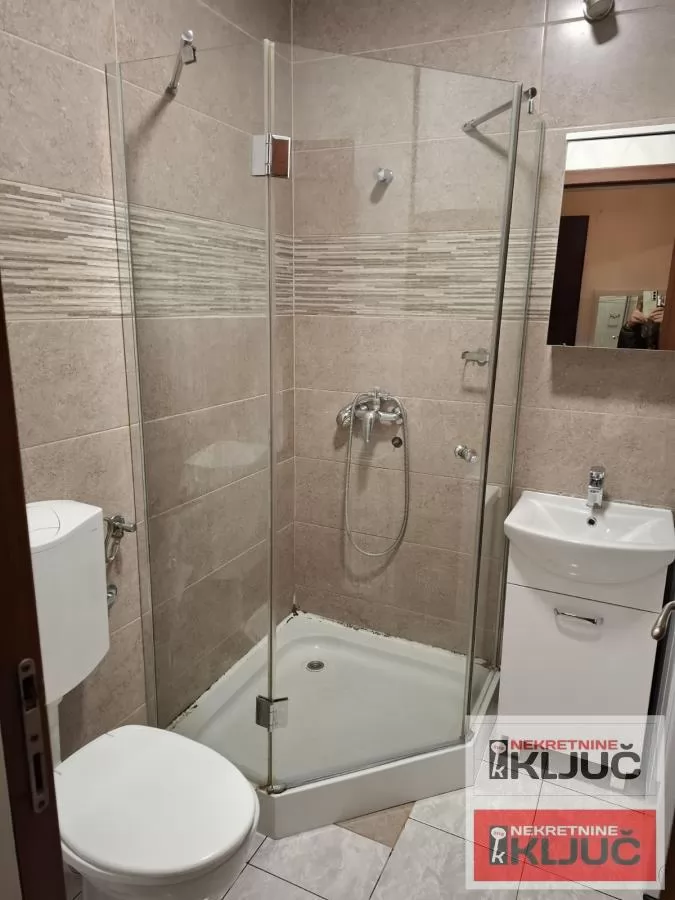 CENTAR IZDAJE SE NAMEŠTENA GARSONJERA 8