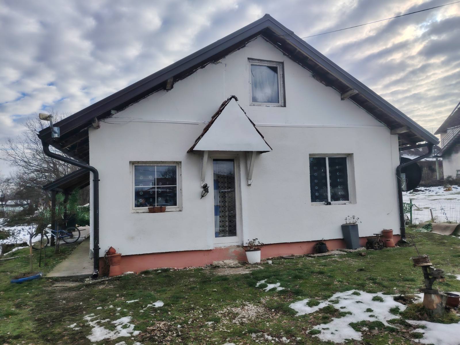 Prodaju se dve kuće u centru Mionice 1