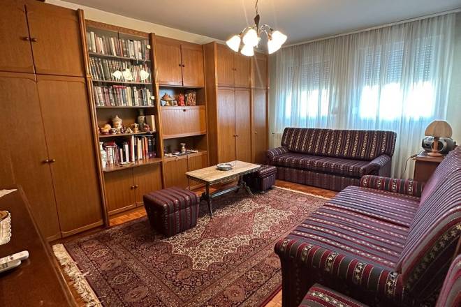 Izdajemo 2 0 stan u ulici Džona Kenedija  64m2 2