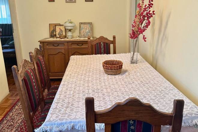 Izdajemo 2 0 stan u ulici Džona Kenedija  64m2 4