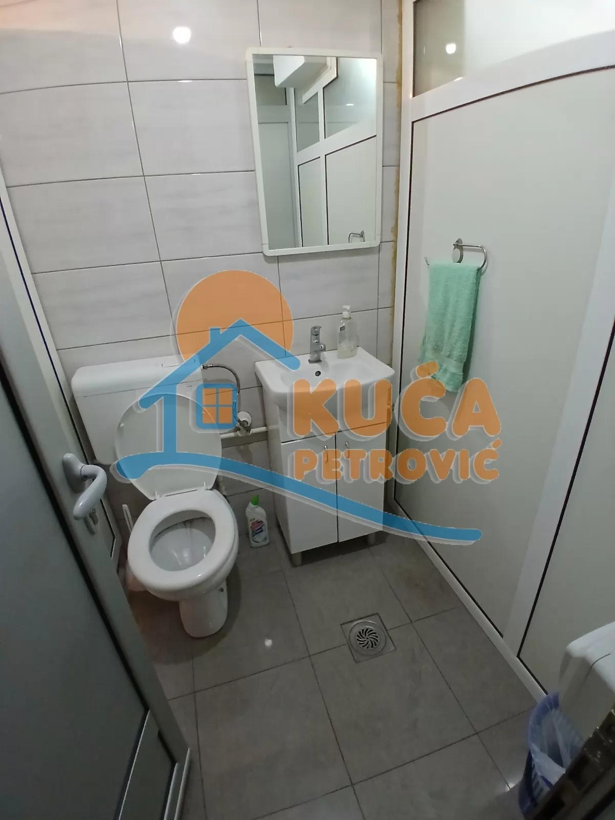 Lokal, 70 m2, Medijana, Trg Pavla Stojkovića ID: i-015417 6