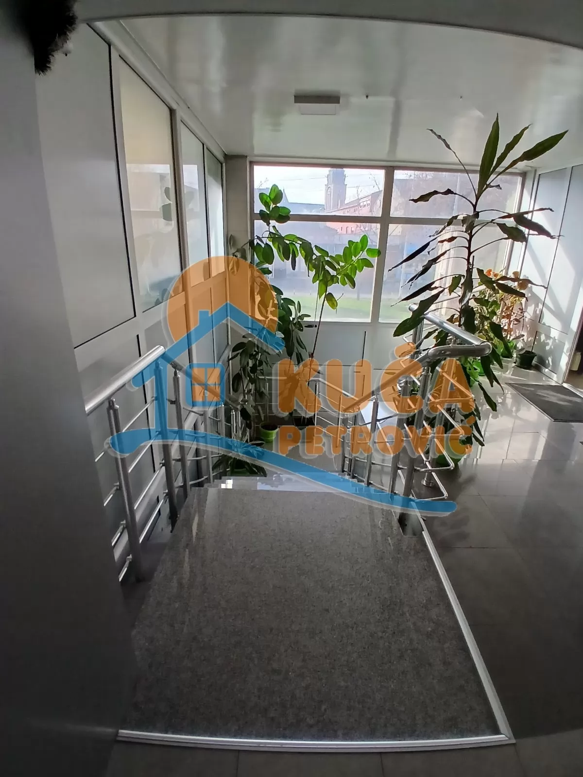 Lokal, 70 m2, Medijana, Trg Pavla Stojkovića ID: i-015417 9