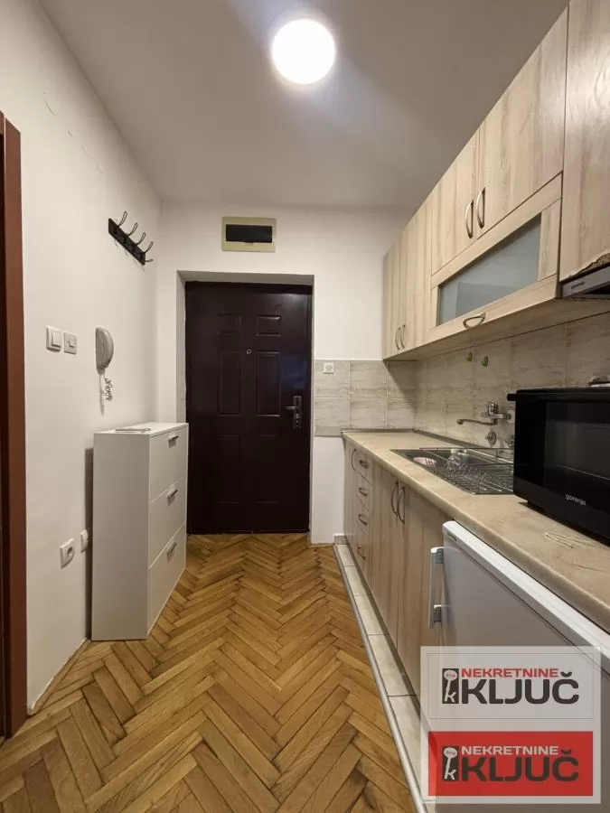 Odlicna garsonjera na Novom naselju 4