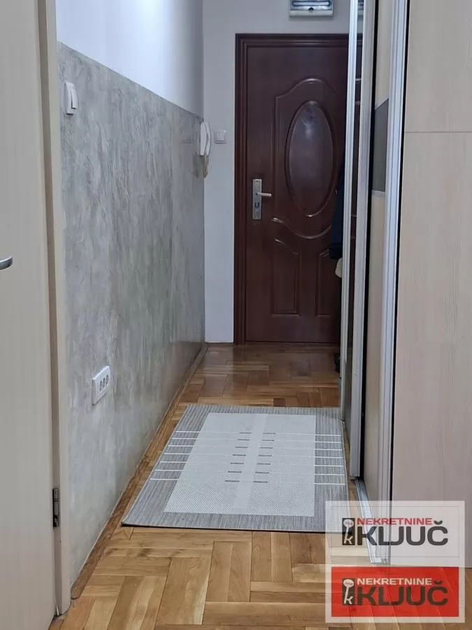 PODBARA, 77m2, Trosoban, Namešten sa parking mestom 10