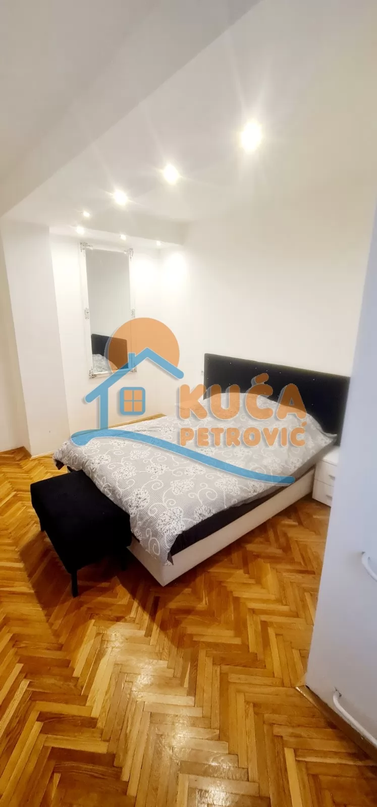 Trosoban stan, 80 m2, Centar, Sinđelićev trg ID: i-015626 4