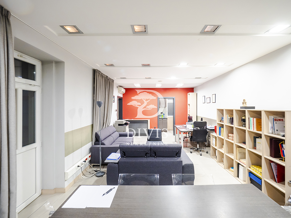 Dvosoban stan u pešačkoj zoni  Maršala Birjuzova 2