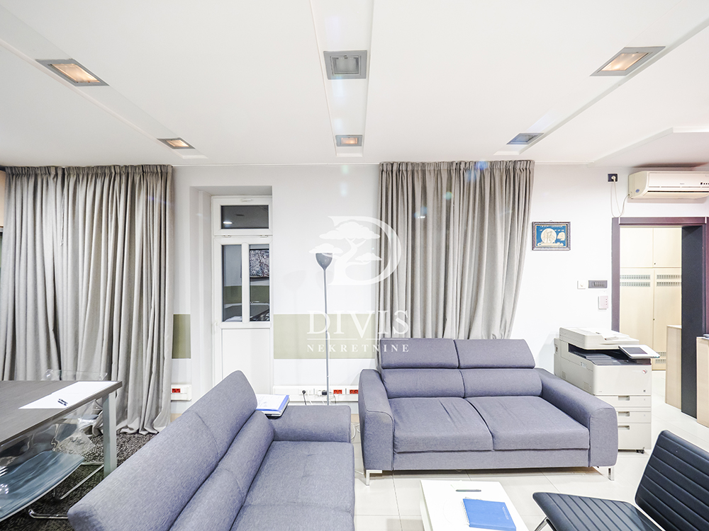 Dvosoban stan u pešačkoj zoni  Maršala Birjuzova 1