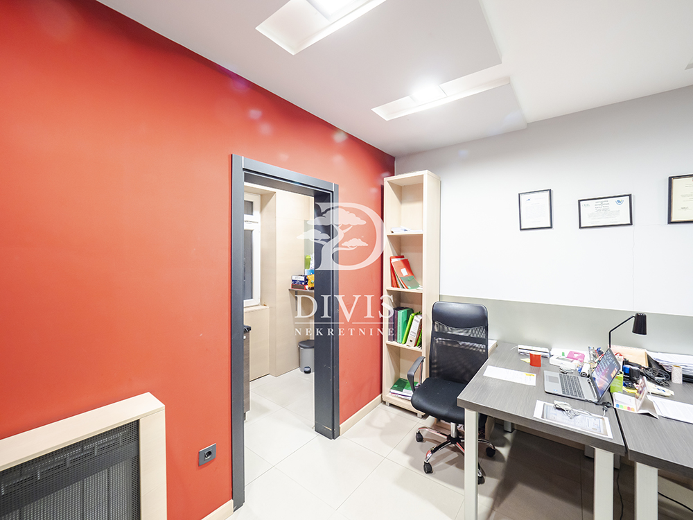 Dvosoban stan u pešačkoj zoni  Maršala Birjuzova 5