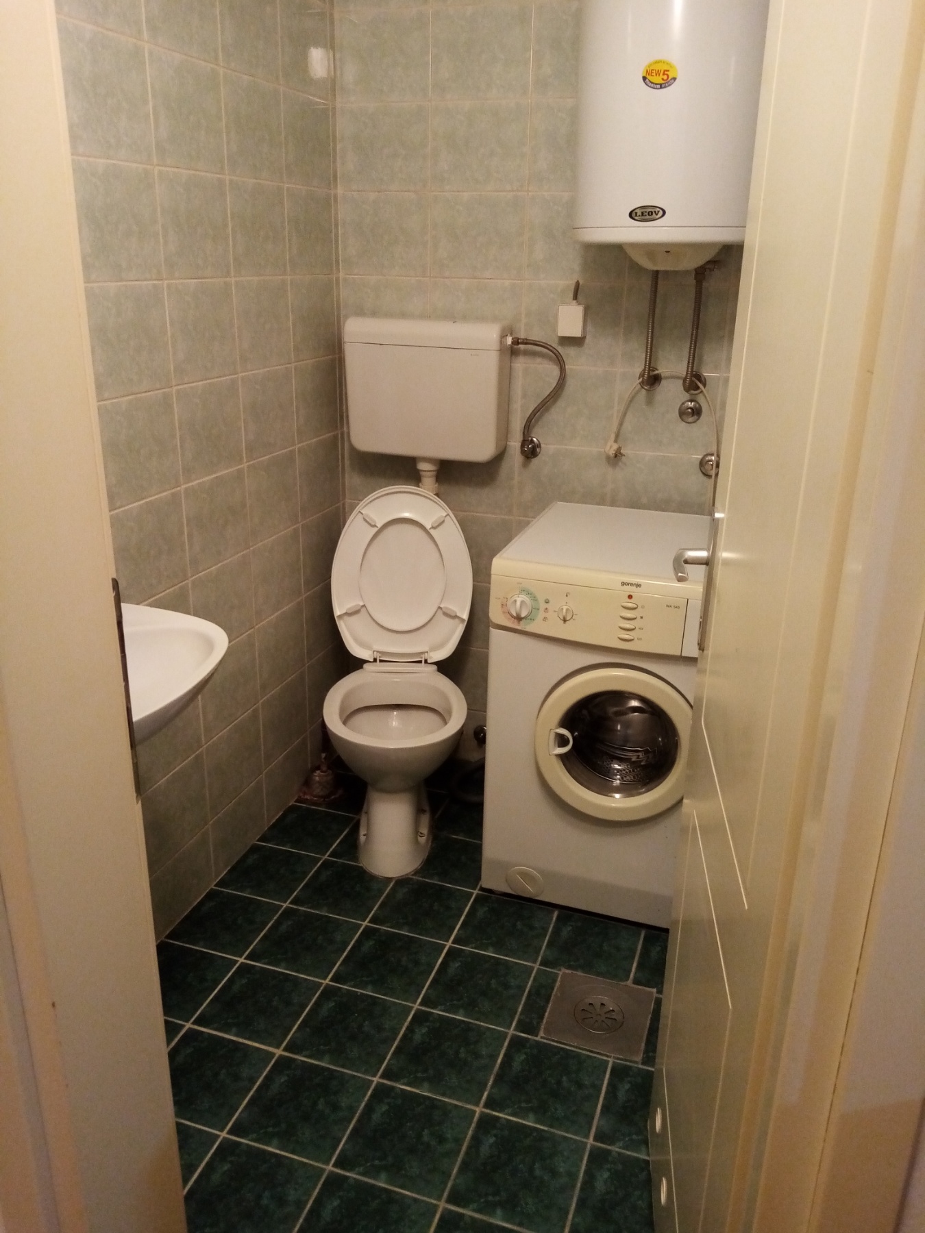 Izdajem nameštenu garsonjeru 4