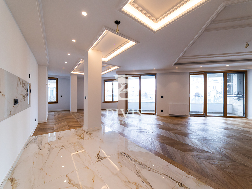 Lux 3 0 stan sa terasom i pogledom na Hram  198m2 3