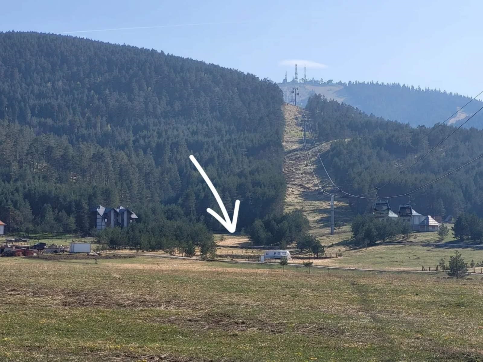 Prodaje se plac u podnozju ski centra Tornik 1