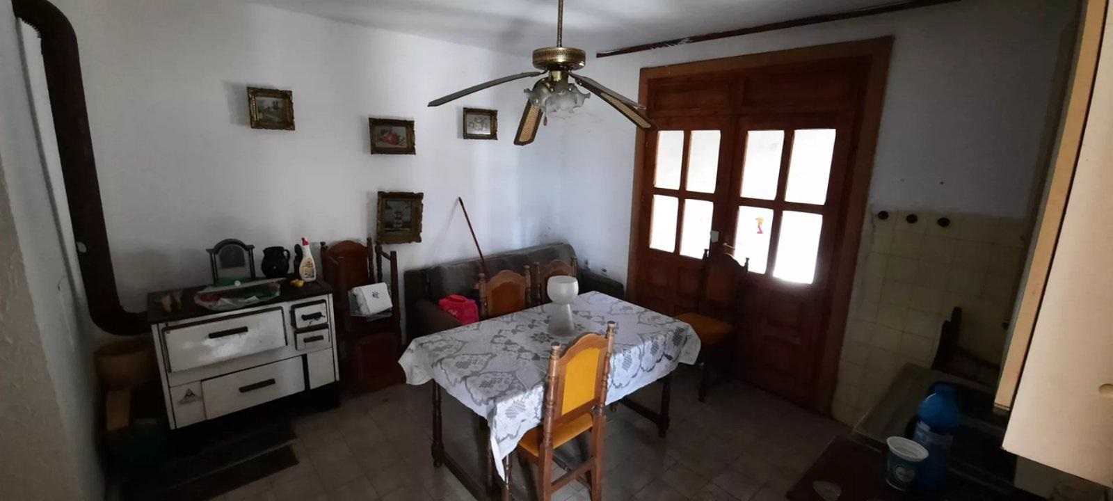 Kuca na atraktivnoj lokaciji sa lokalom i magacinom za zivot i biznis 3