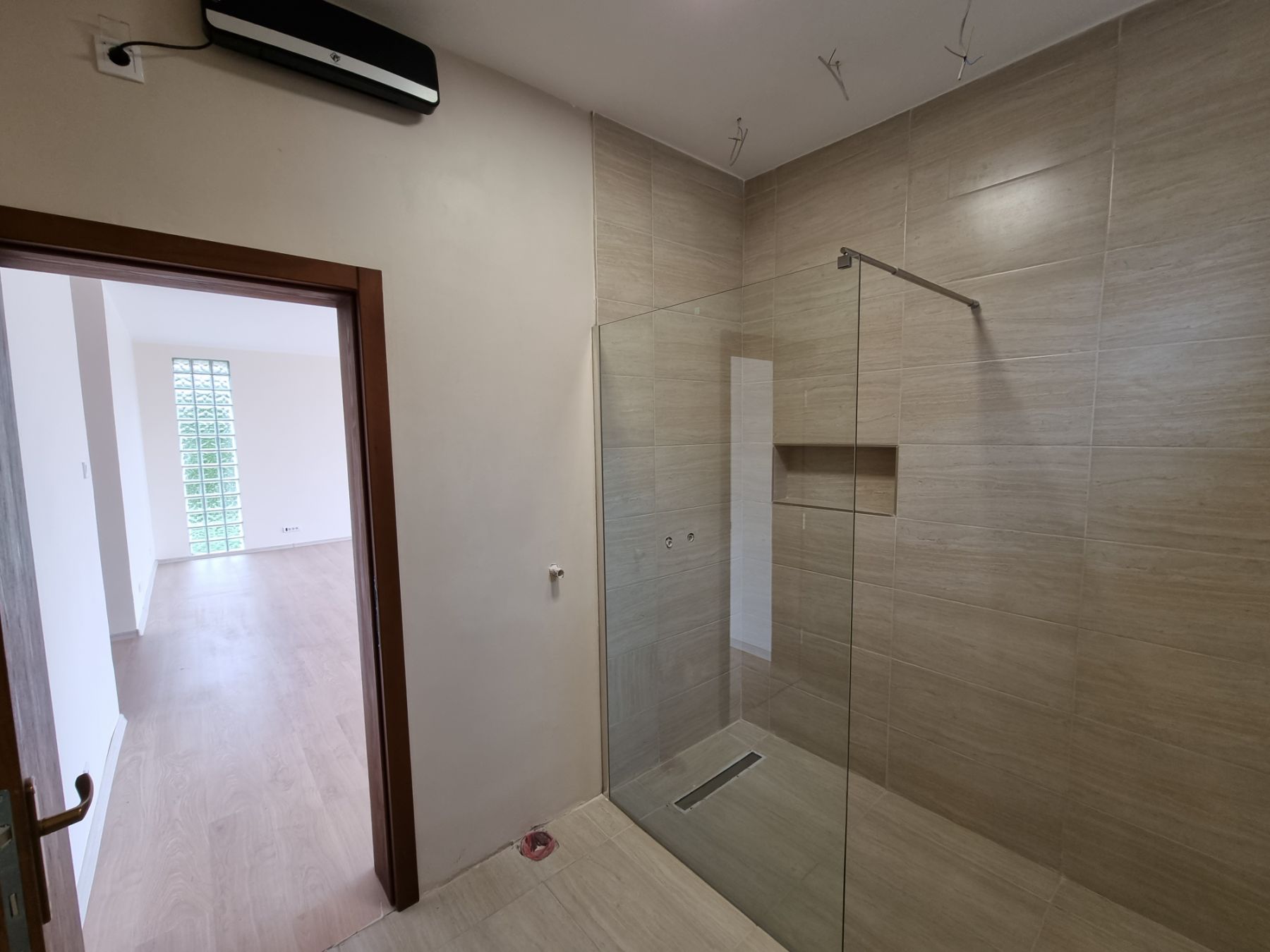 Moderna vila sa bazenom na Palicu 5