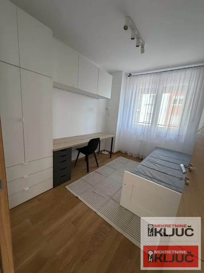 BULEVAR OSLOBOĐENJA IZDAJE SE ČETVOROSOBAN MODERNO OPREMLJEN STAN SA GARAŽNIM MESTOM 19
