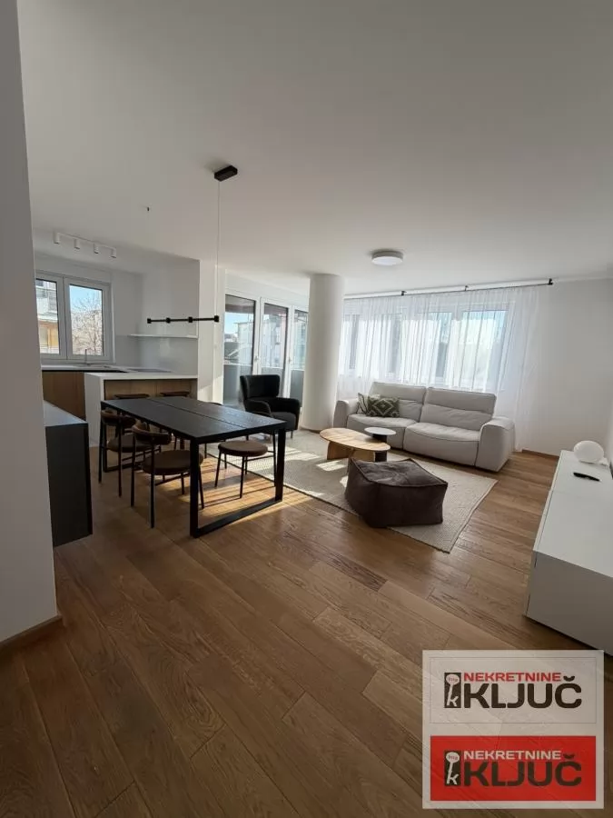 BULEVAR OSLOBOĐENJA IZDAJE SE ČETVOROSOBAN MODERNO OPREMLJEN STAN SA GARAŽNIM MESTOM 2