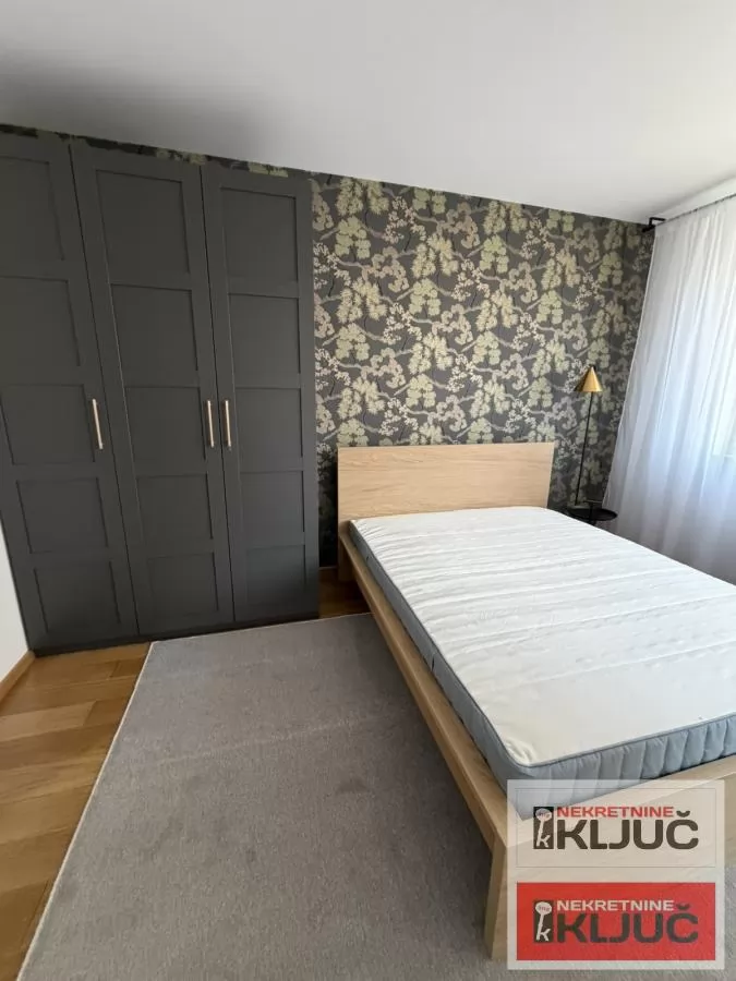 BULEVAR OSLOBOĐENJA IZDAJE SE ČETVOROSOBAN MODERNO OPREMLJEN STAN SA GARAŽNIM MESTOM 20