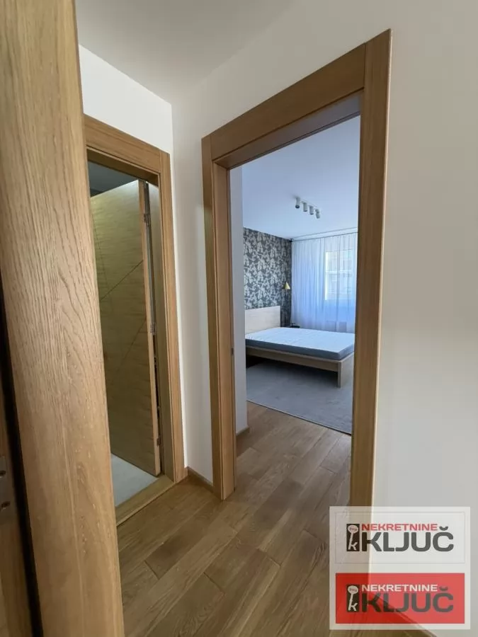 BULEVAR OSLOBOĐENJA IZDAJE SE ČETVOROSOBAN MODERNO OPREMLJEN STAN SA GARAŽNIM MESTOM 21