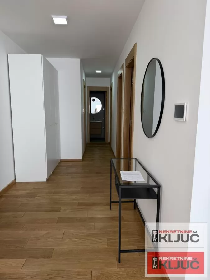 BULEVAR OSLOBOĐENJA IZDAJE SE ČETVOROSOBAN MODERNO OPREMLJEN STAN SA GARAŽNIM MESTOM 24