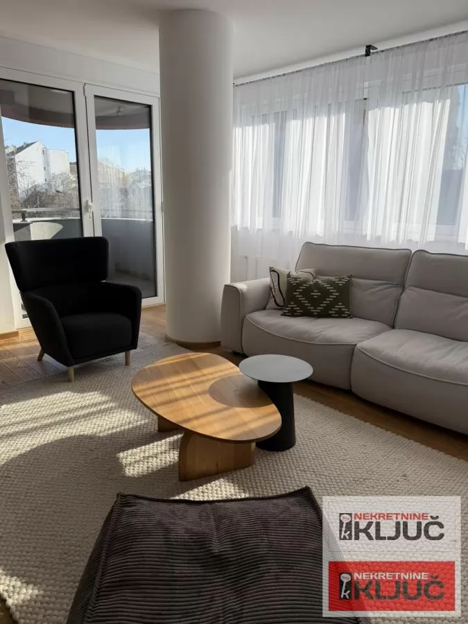 BULEVAR OSLOBOĐENJA IZDAJE SE ČETVOROSOBAN MODERNO OPREMLJEN STAN SA GARAŽNIM MESTOM 3