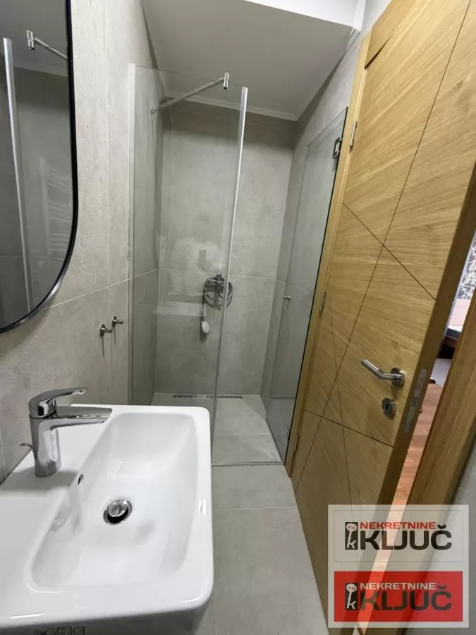 BULEVAR OSLOBOĐENJA IZDAJE SE ČETVOROSOBAN MODERNO OPREMLJEN STAN SA GARAŽNIM MESTOM 30