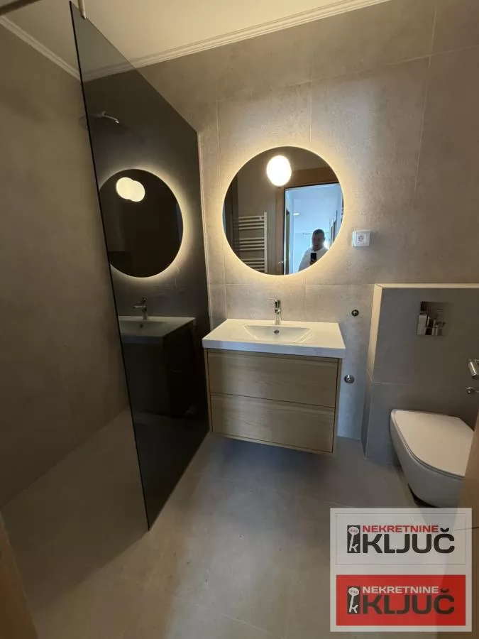 BULEVAR OSLOBOĐENJA IZDAJE SE ČETVOROSOBAN MODERNO OPREMLJEN STAN SA GARAŽNIM MESTOM 32