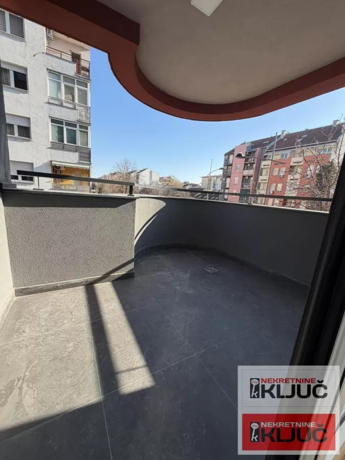 BULEVAR OSLOBOĐENJA IZDAJE SE ČETVOROSOBAN MODERNO OPREMLJEN STAN SA GARAŽNIM MESTOM 34