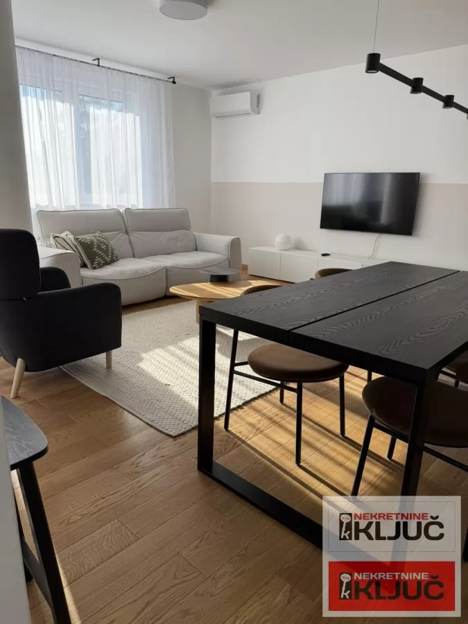 BULEVAR OSLOBOĐENJA IZDAJE SE ČETVOROSOBAN MODERNO OPREMLJEN STAN SA GARAŽNIM MESTOM 6