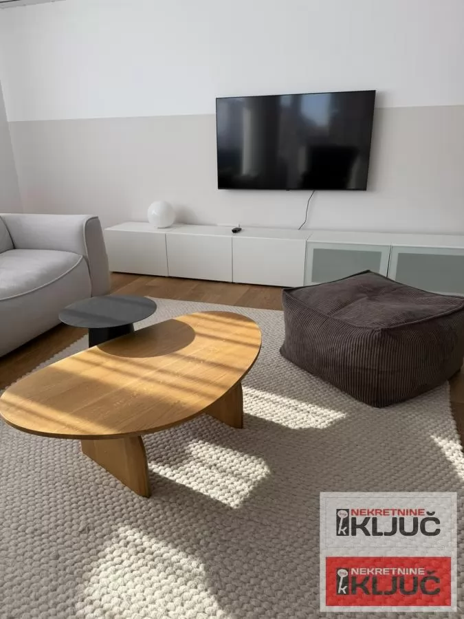 BULEVAR OSLOBOĐENJA IZDAJE SE ČETVOROSOBAN MODERNO OPREMLJEN STAN SA GARAŽNIM MESTOM 7