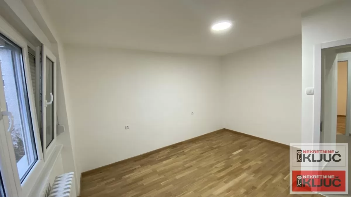 SAJMIŠTE, 54m2, Dvoiposoban, Renoviran, Useljiv 4