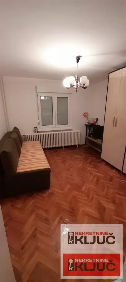 SATELITSKA PIJACA, 30m2+terasa, Jednosoban, Renoviran 1
