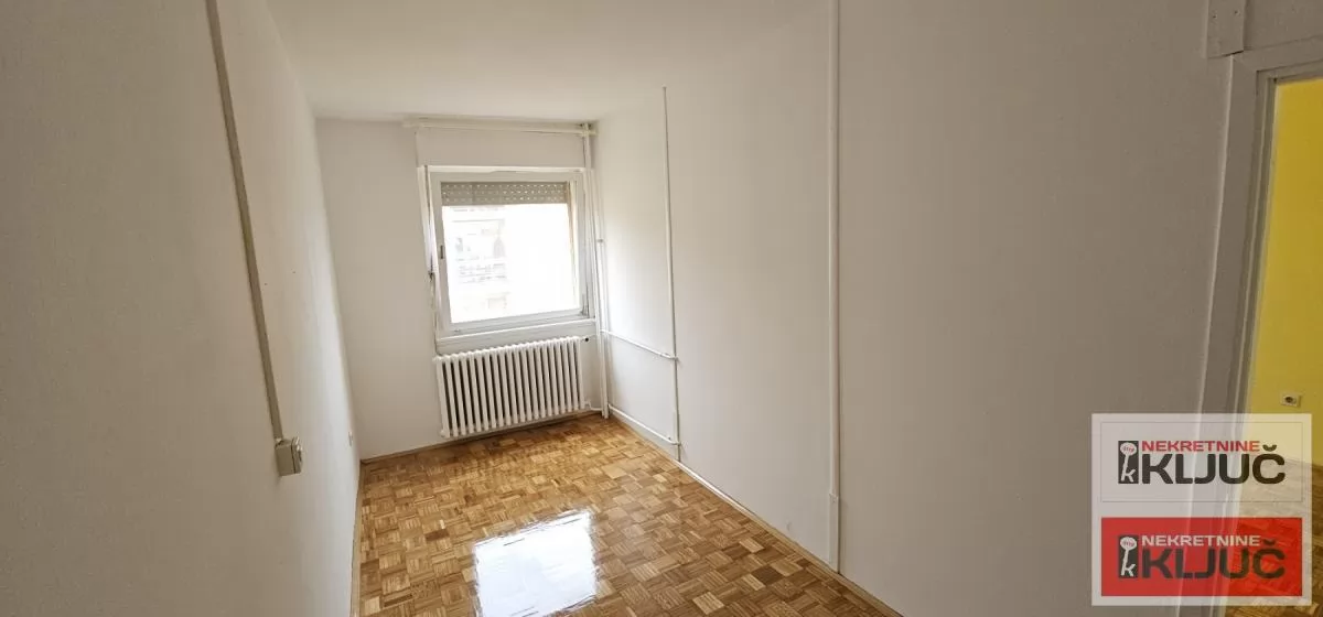 Dobar renoviran stan na Novom naselju 2