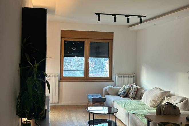 Namešten 3 0 stan u Zemunu  sa garažom  70m2 1