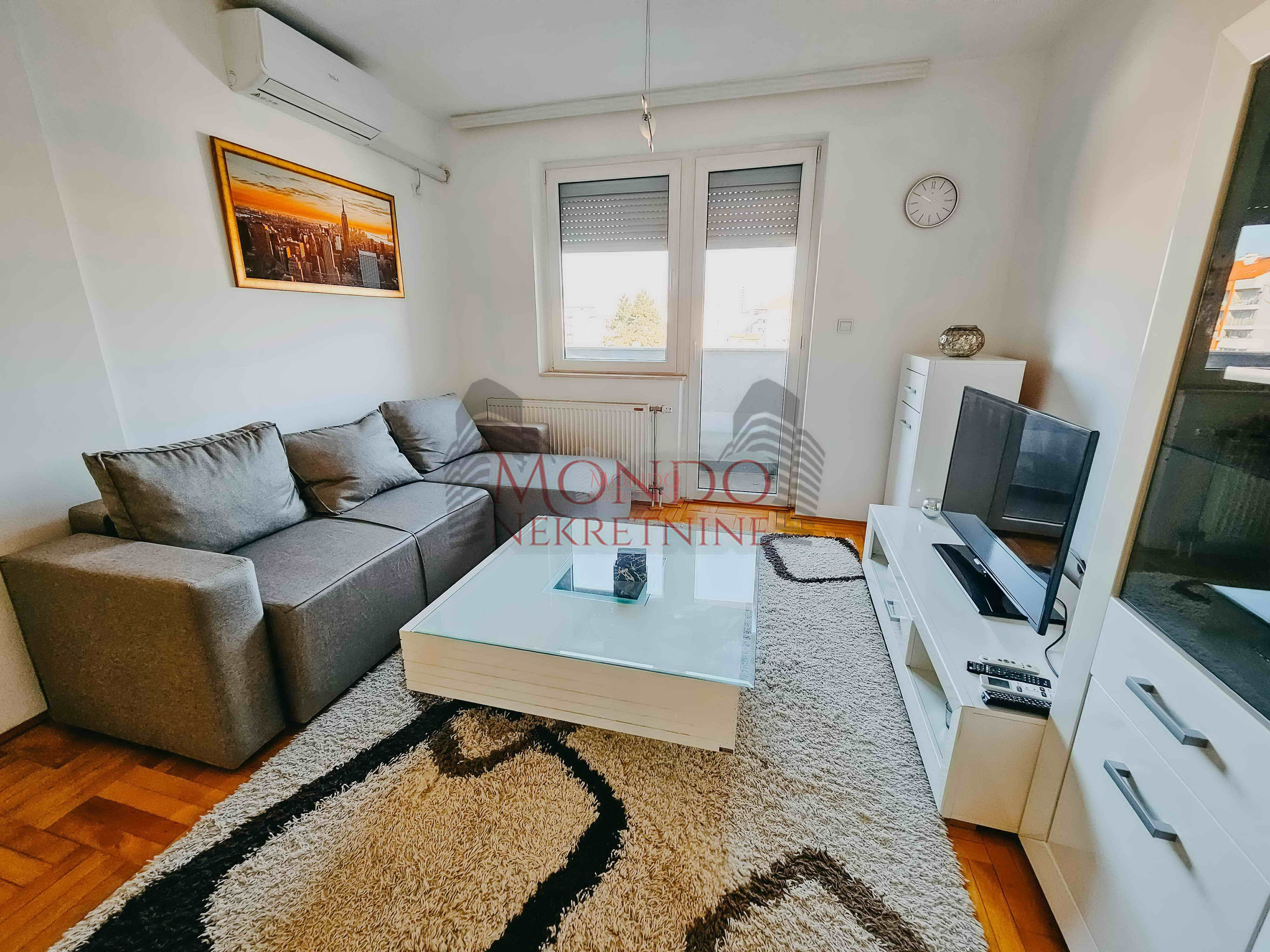 Dvoiposoban stan u novoj zgradi na Crvenom pevcu 2