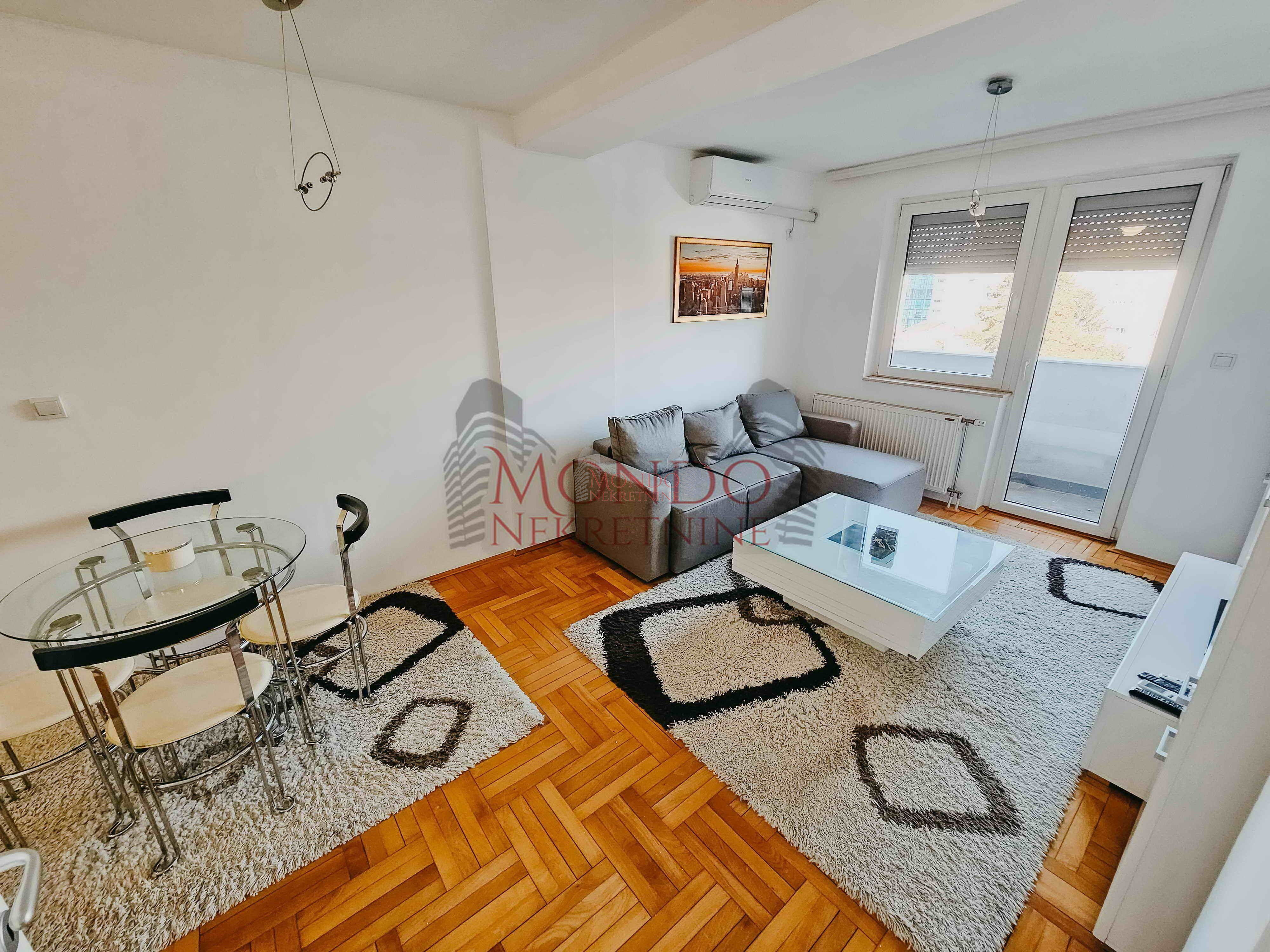 Dvoiposoban stan u novoj zgradi na Crvenom pevcu 4