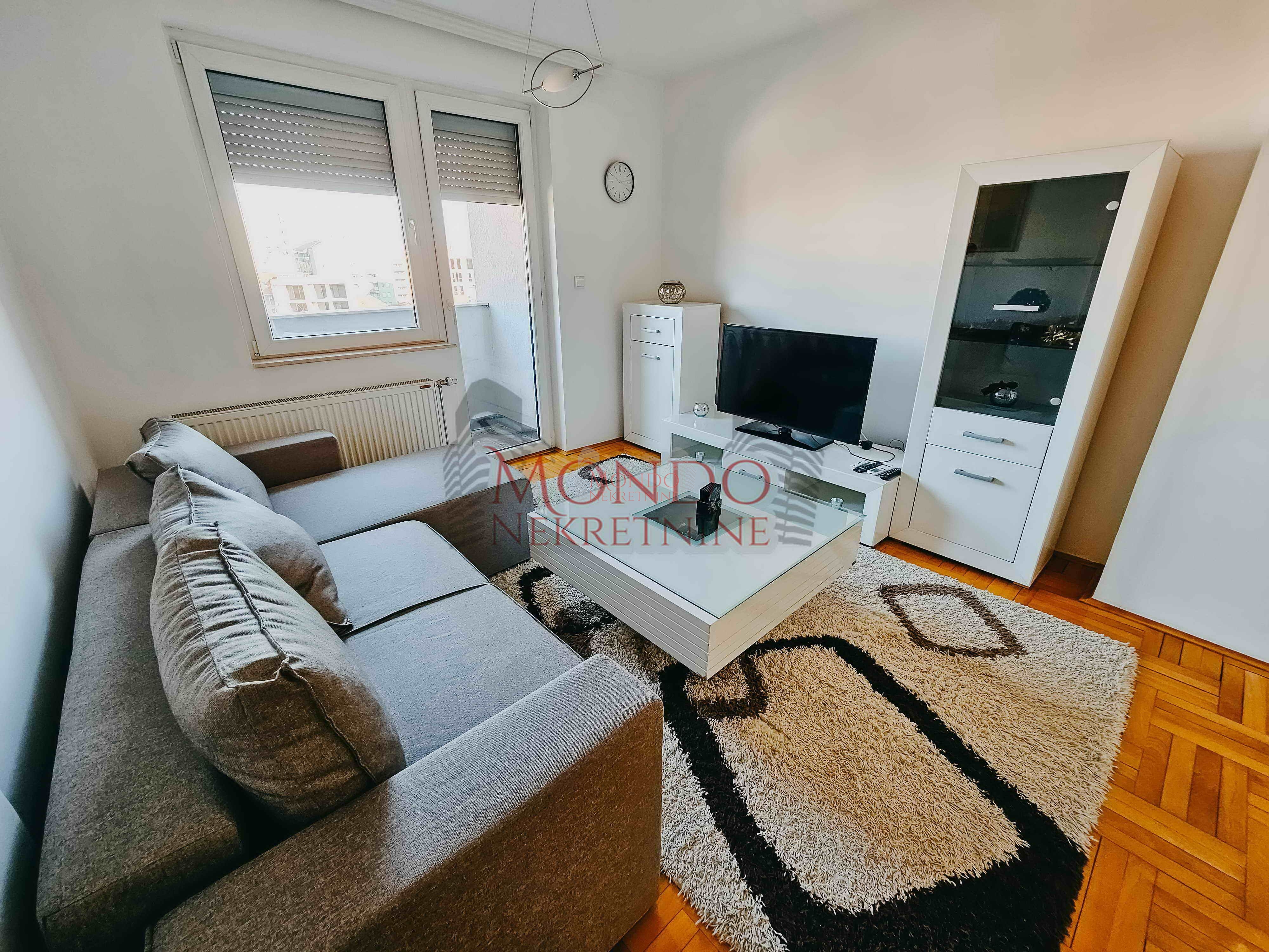 Dvoiposoban stan u novoj zgradi na Crvenom pevcu 1