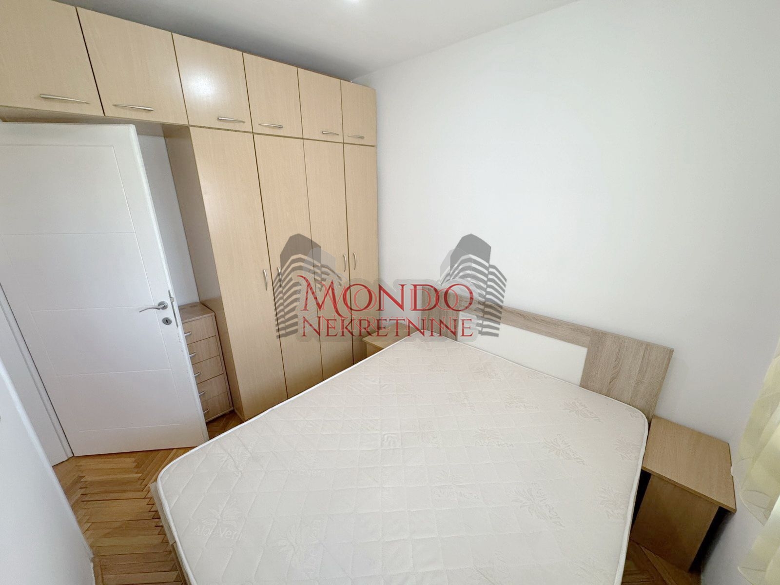 Jednoiposoban stan u novoj zgradi preko puta Pravnog fakulteta 8