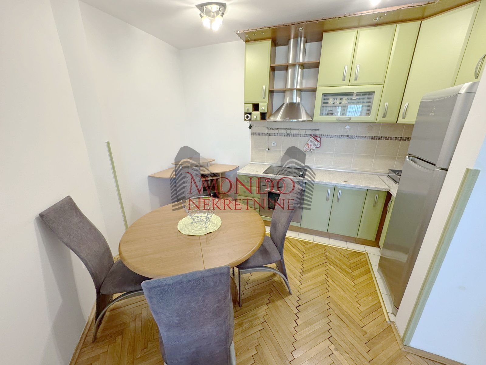 Jednoiposoban stan u novoj zgradi preko puta Pravnog fakulteta 5