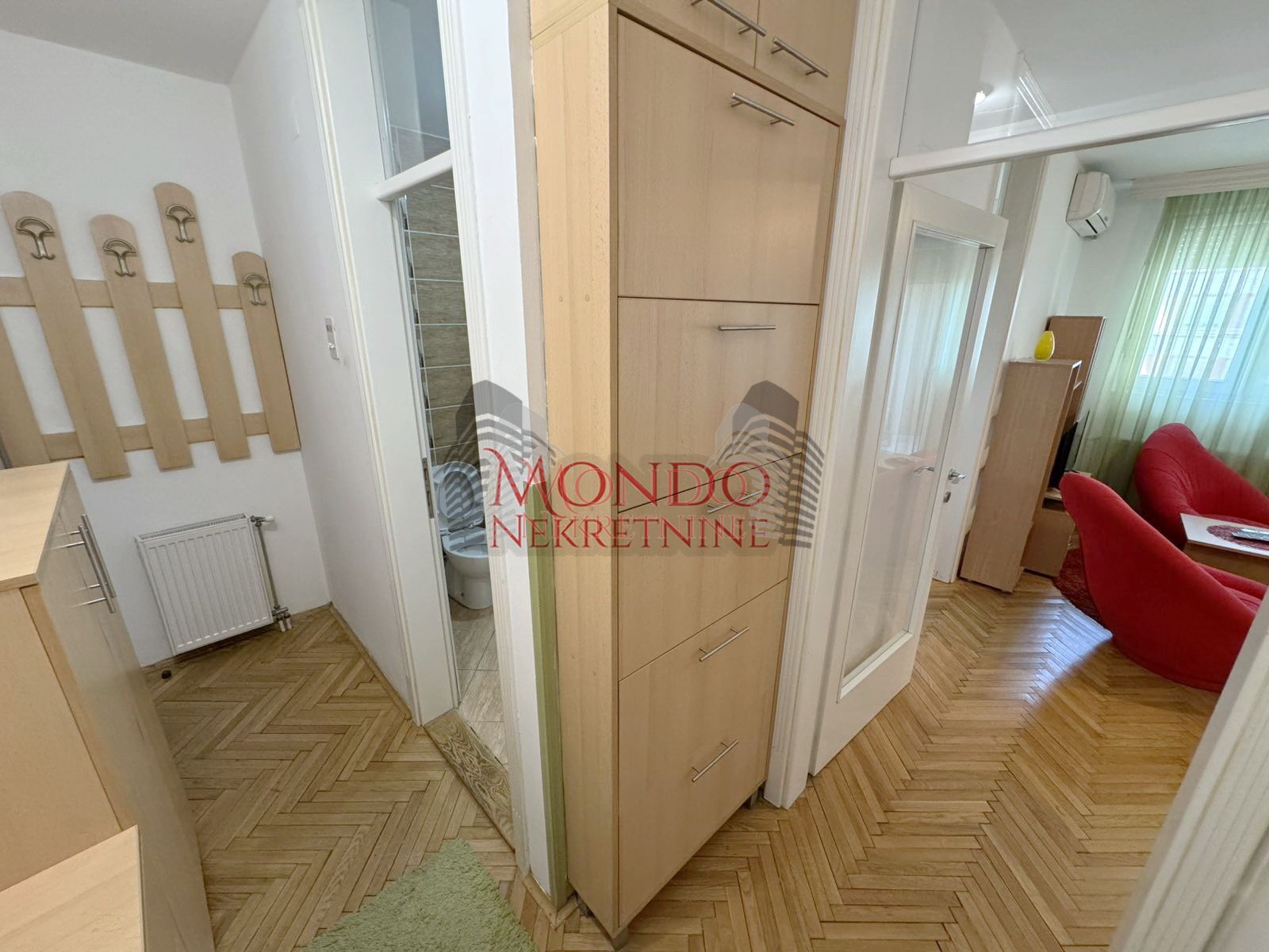 Jednoiposoban stan u novoj zgradi preko puta Pravnog fakulteta 11