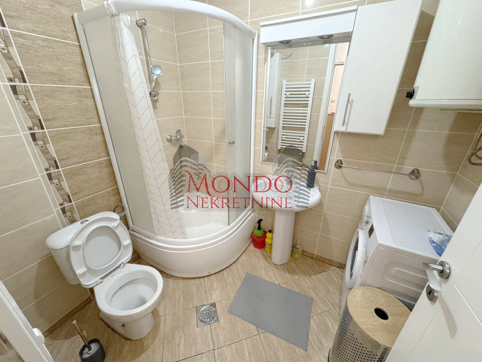 Jednoiposoban stan u novoj zgradi preko puta Pravnog fakulteta 12