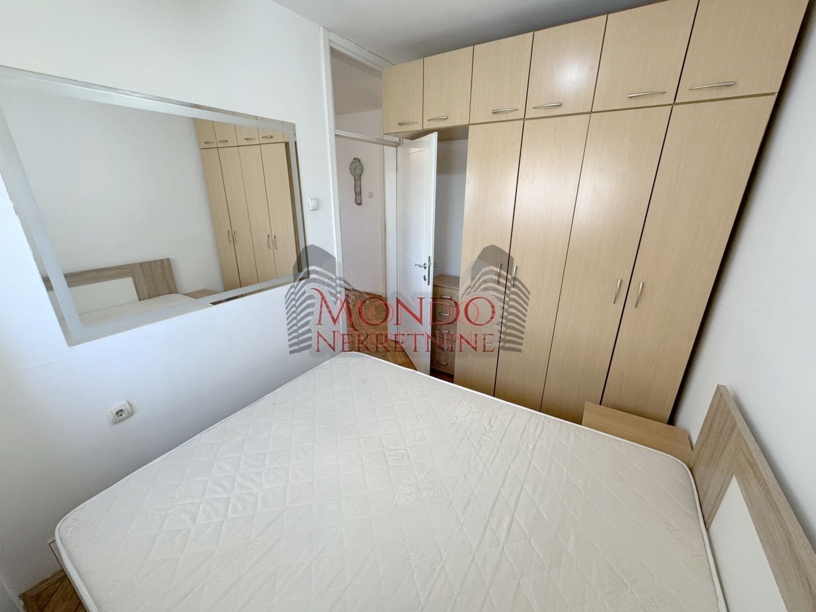 Jednoiposoban stan u novoj zgradi preko puta Pravnog fakulteta 9