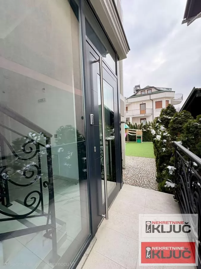 TATARSKO BRDO IZDAJE SE EKSKLUZIVAN STAN SA GARAŽOM 4