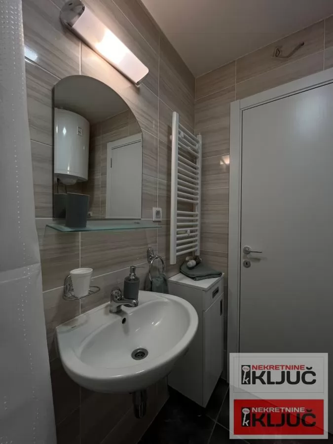 VETERNIK IZDAJE SE JEDNOIPOSOBAN MODERNO OPREMLJEN STAN 11