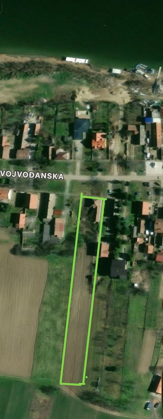 Prodajem plac u Novim Banovcima 3